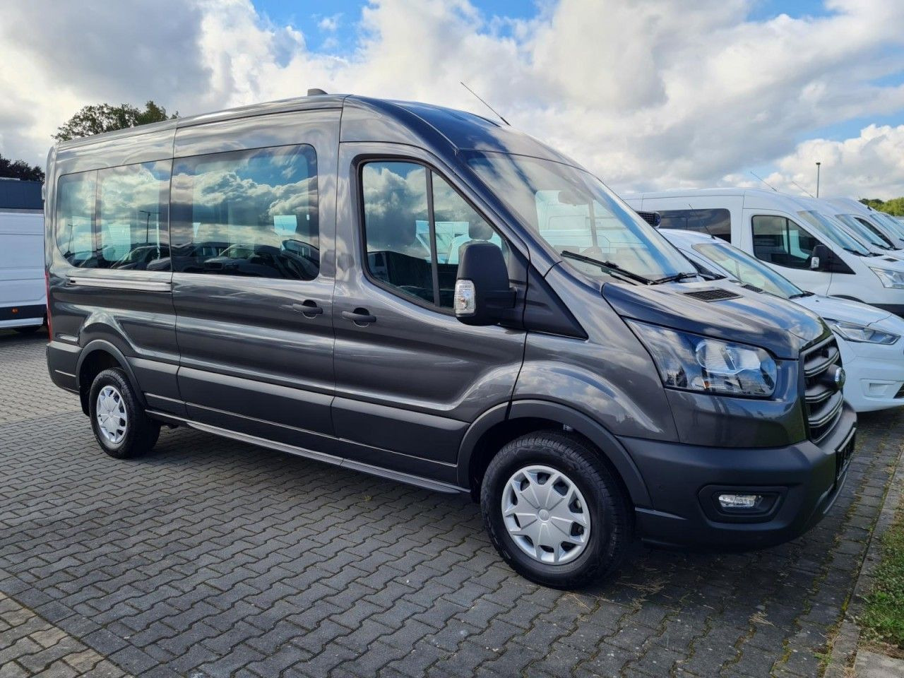 Ford Transit 350 Kombi L3 Trend 8 Sitze KAMERA AHK - Mikrobus: obrázok 2 Ford Transit 350 Kombi L3 Trend 8 Sitze KAMERA AHK - Mikrobus: obrázok 2