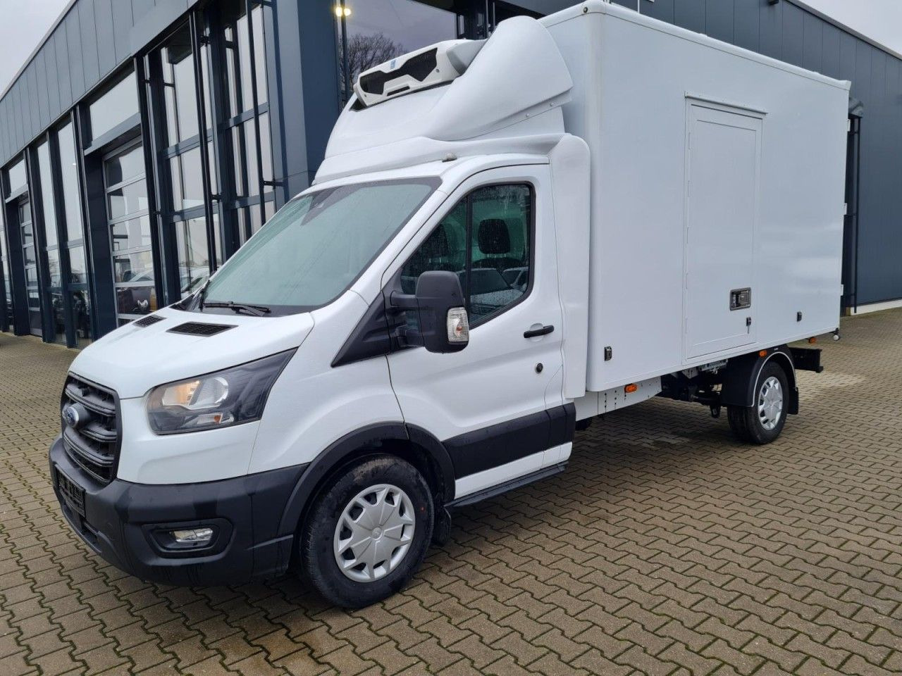 Ford Transit 350 Kühlkoffer STAND+FAHRKÜHLUNG TREND Ford Transit 350 Kühlkoffer STAND+FAHRKÜHLUNG TREND - Chladiarenská dodávka: obrázok 3 Ford Transit 350 Kühlkoffer STAND+FAHRKÜHLUNG TREND Ford Transit 350 Kühlkoffer STAND+FAHRKÜHLUNG TREND - Chladiarenská dodávka: obrázok 3