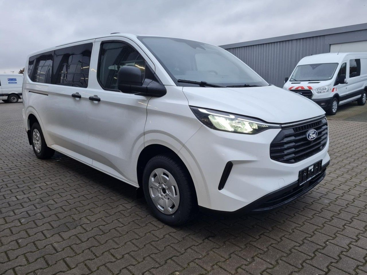 Ford Transit Custom Kombi 320 L2 Trend 9 Sitze KAMERA - Automobil: obrázok 3 Ford Transit Custom Kombi 320 L2 Trend 9 Sitze KAMERA - Automobil: obrázok 3