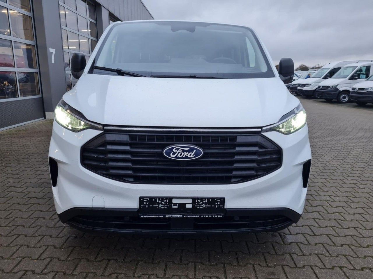 Ford Transit Custom Trend 320 L2 9 Sitzer - Mikrobus: obrázok 2 Ford Transit Custom Trend 320 L2 9 Sitzer - Mikrobus: obrázok 2