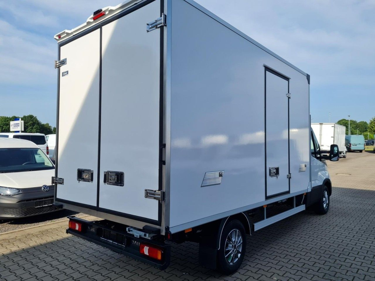 Iveco 35S 18 3.0 Koffer Hi Matic LM KLIMA KAMERA Navig - Dodávka skriňová nadstavba: obrázok 4 Iveco 35S 18 3.0 Koffer Hi Matic LM KLIMA KAMERA Navig - Dodávka skriňová nadstavba: obrázok 4