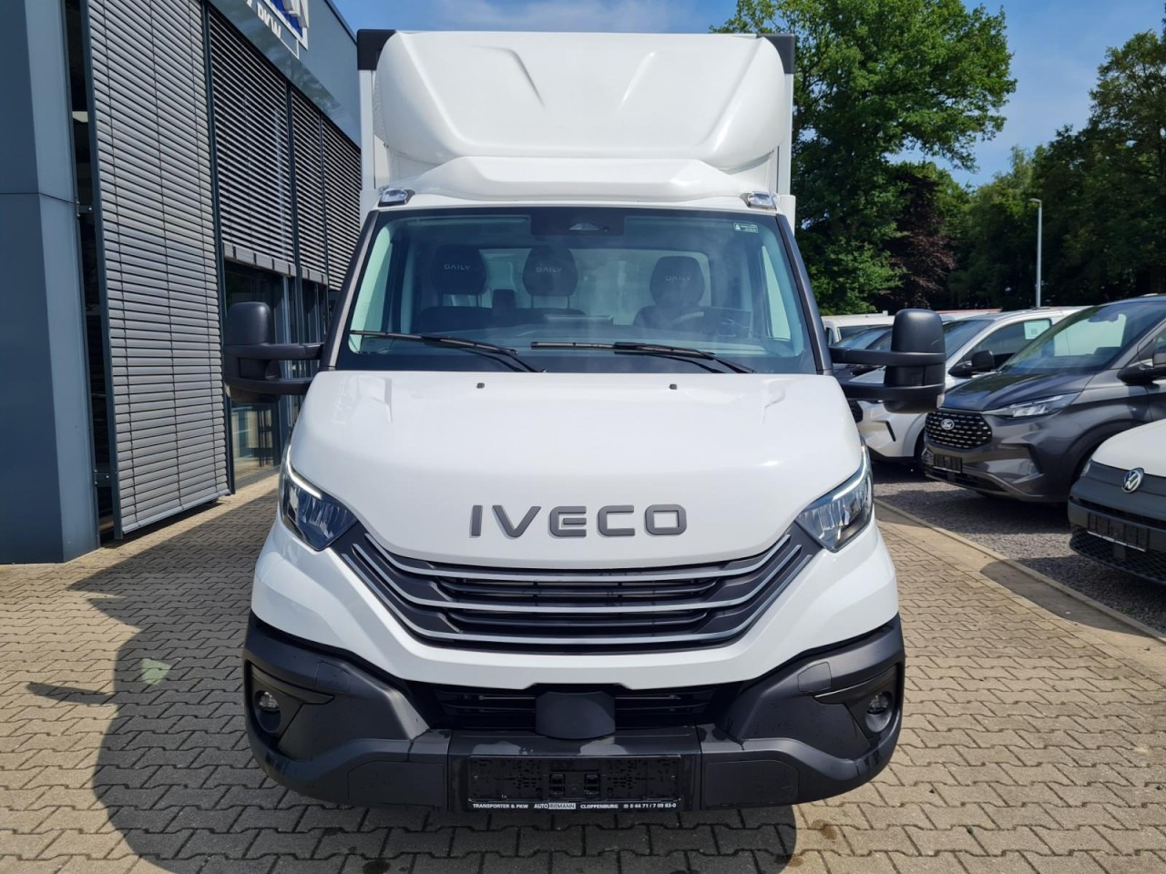 Iveco DAILY 35S18 Koffer Automatik ALU KAMERA NAVI TEMPOMAT - Dodávka skriňová nadstavba: obrázok 2 Iveco DAILY 35S18 Koffer Automatik ALU KAMERA NAVI TEMPOMAT - Dodávka skriňová nadstavba: obrázok 2