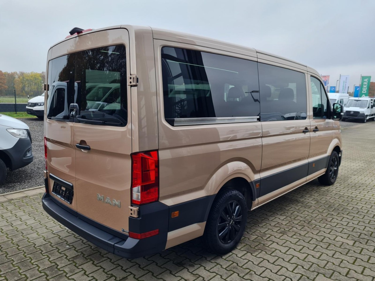 Man TGE 3.180 TDi Kombi 9 Sitze ALU KAMERA LED LEDER Sonderumbau - Minibus, Mikrobus: obrázok 4 Man TGE 3.180 TDi Kombi 9 Sitze ALU KAMERA LED LEDER Sonderumbau - Minibus, Mikrobus: obrázok 4