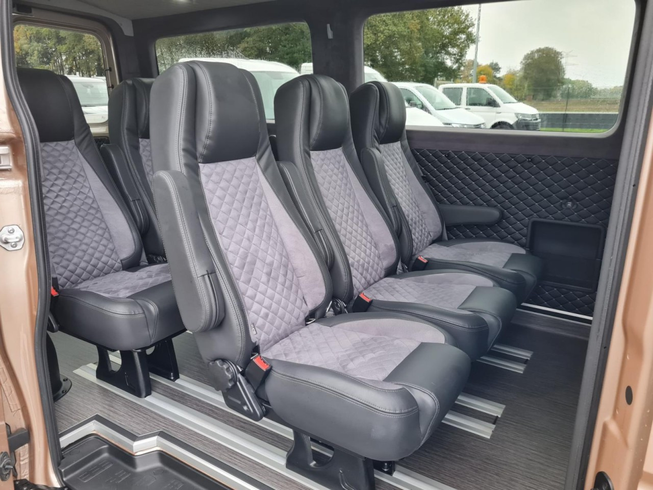 Man TGE 3.180 TDi Kombi 9 Sitze ALU KAMERA LED LEDER Sonderumbau - Dodávkа s dvojitou kabínou: obrázok 4 Man TGE 3.180 TDi Kombi 9 Sitze ALU KAMERA LED LEDER Sonderumbau - Dodávkа s dvojitou kabínou: obrázok 4