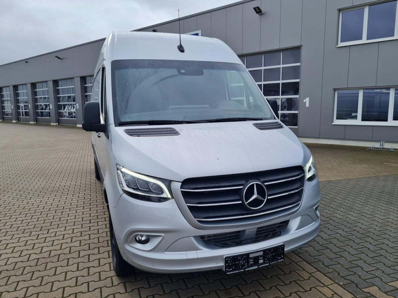 Mercedes-Benz Sprinter 319 AG Kasten Maxi LED MBUX KAMERA HOLZ - Furgon: obrázok 2 Mercedes-Benz Sprinter 319 AG Kasten Maxi LED MBUX KAMERA HOLZ - Furgon: obrázok 2