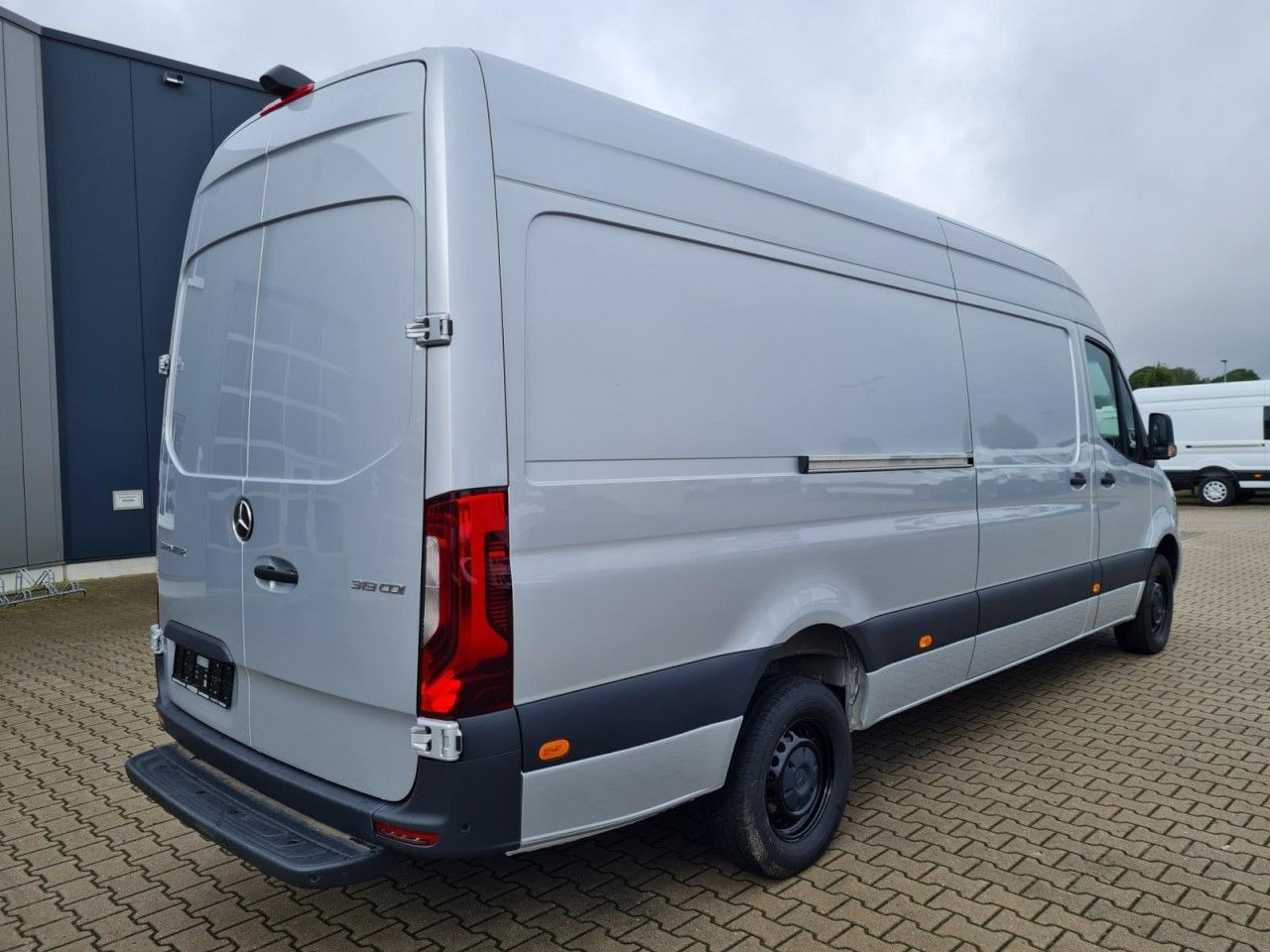 Mercedes-Benz Sprinter 319 AG Kasten Maxi LED MBUX KAMERA HOLZ - Furgon: obrázok 4 Mercedes-Benz Sprinter 319 AG Kasten Maxi LED MBUX KAMERA HOLZ - Furgon: obrázok 4