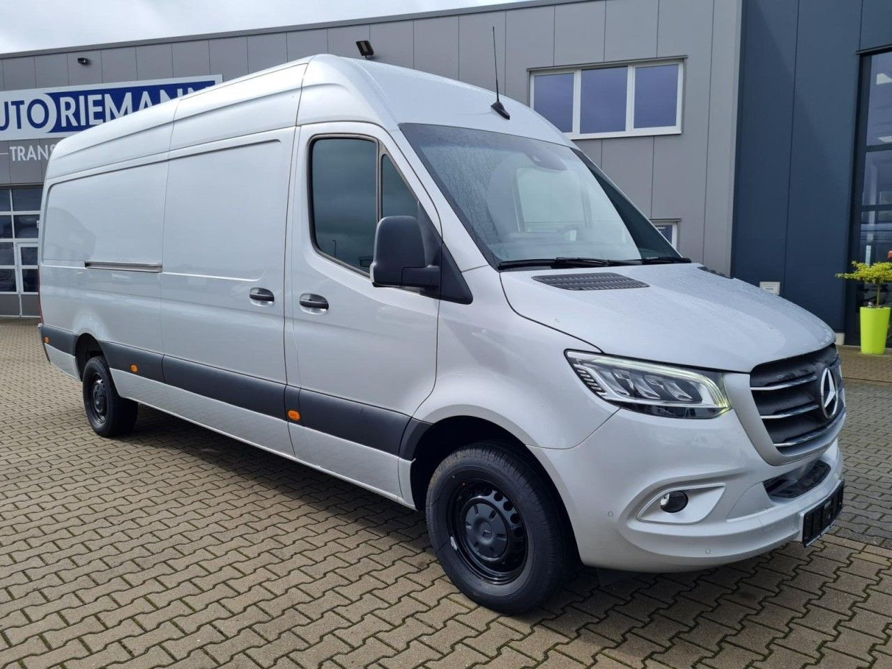 Mercedes-Benz Sprinter 319 AG Kasten Maxi LED MBUX KAMERA HOLZ - Furgon: obrázok 3 Mercedes-Benz Sprinter 319 AG Kasten Maxi LED MBUX KAMERA HOLZ - Furgon: obrázok 3