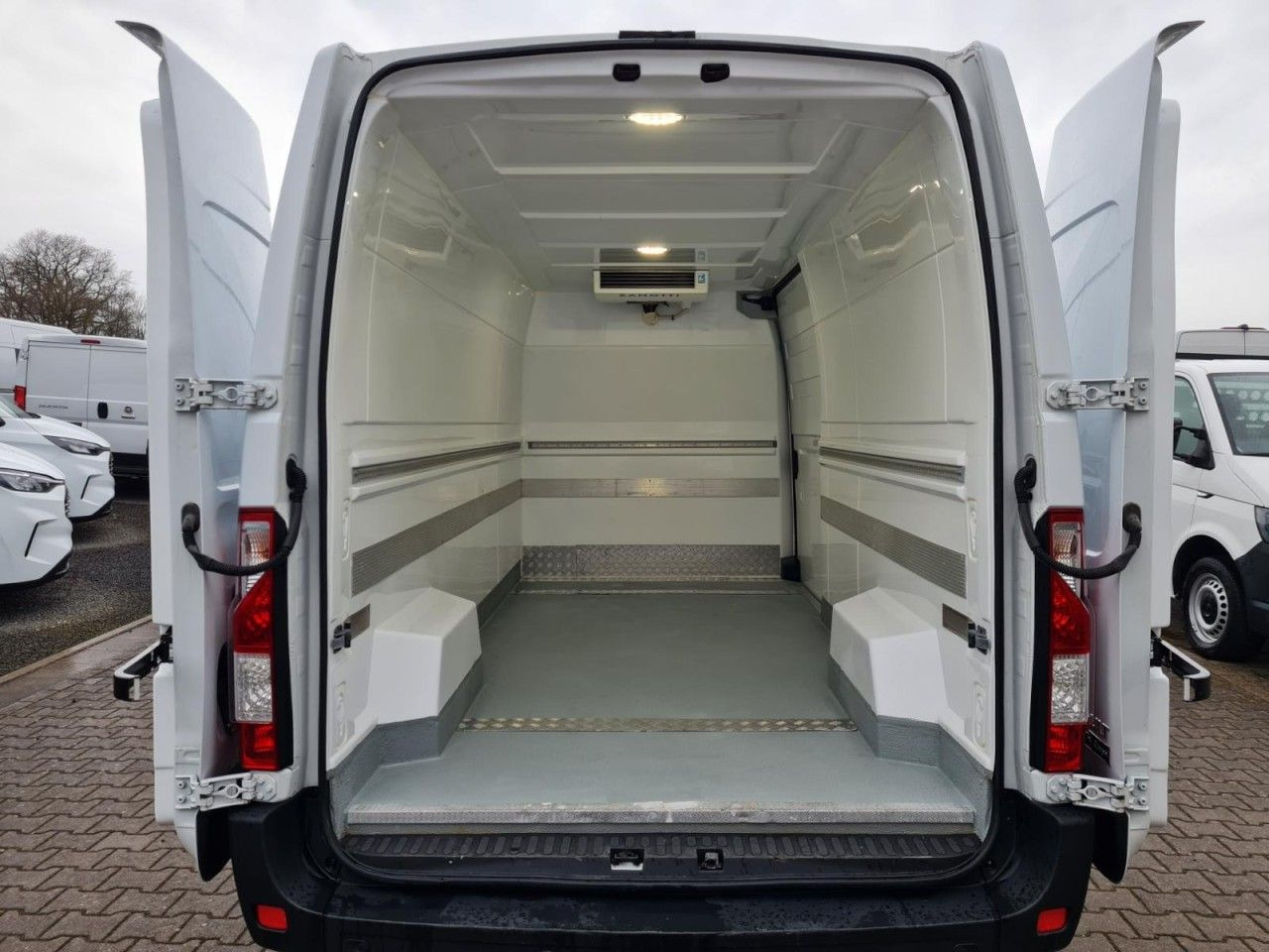 Renault Master 3.5t Kühlkasten L3H2 Stand+Fahrkühlung ER - Chladiarenská dodávka: obrázok 5 Renault Master 3.5t Kühlkasten L3H2 Stand+Fahrkühlung ER - Chladiarenská dodávka: obrázok 5