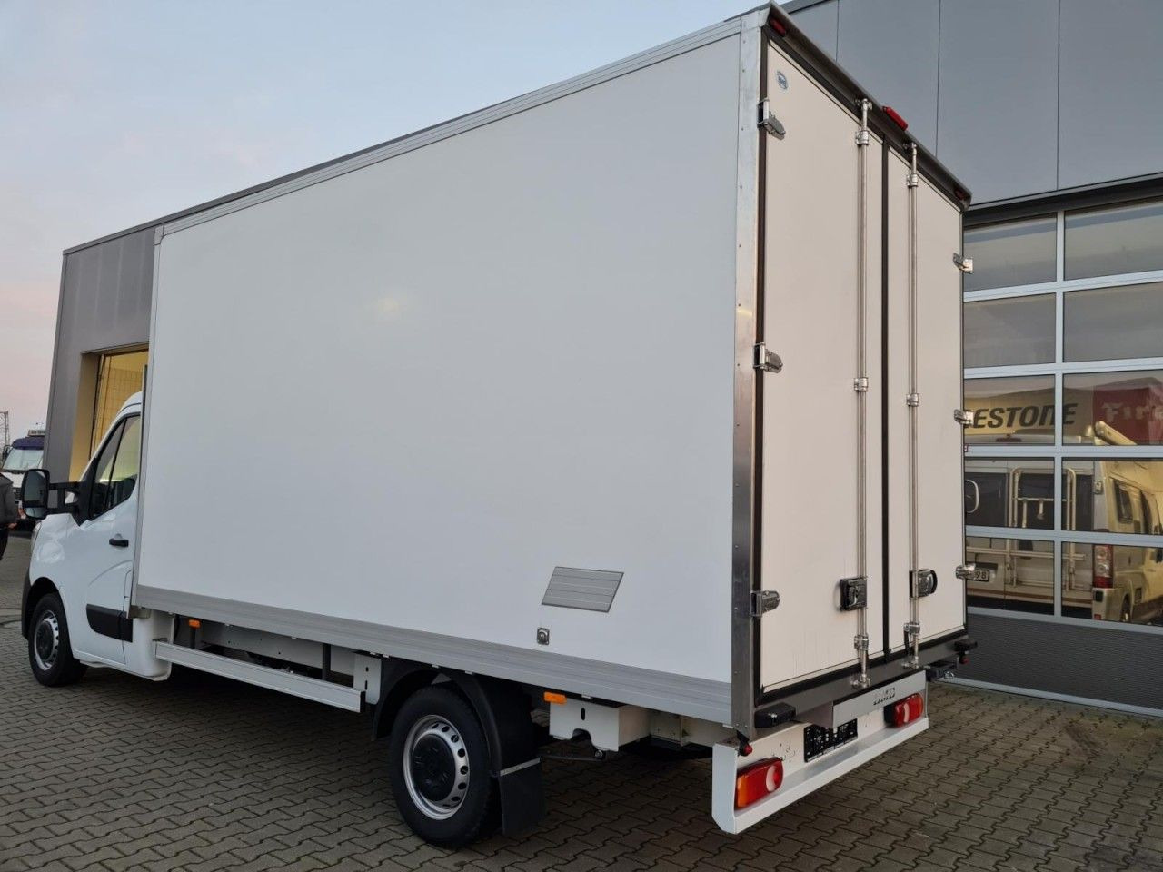 Renault Master 3.5t Möbel Koffer KLIMA LUFTFEDERUNG TEMP - Dodávka skriňová nadstavba: obrázok 5 Renault Master 3.5t Möbel Koffer KLIMA LUFTFEDERUNG TEMP - Dodávka skriňová nadstavba: obrázok 5