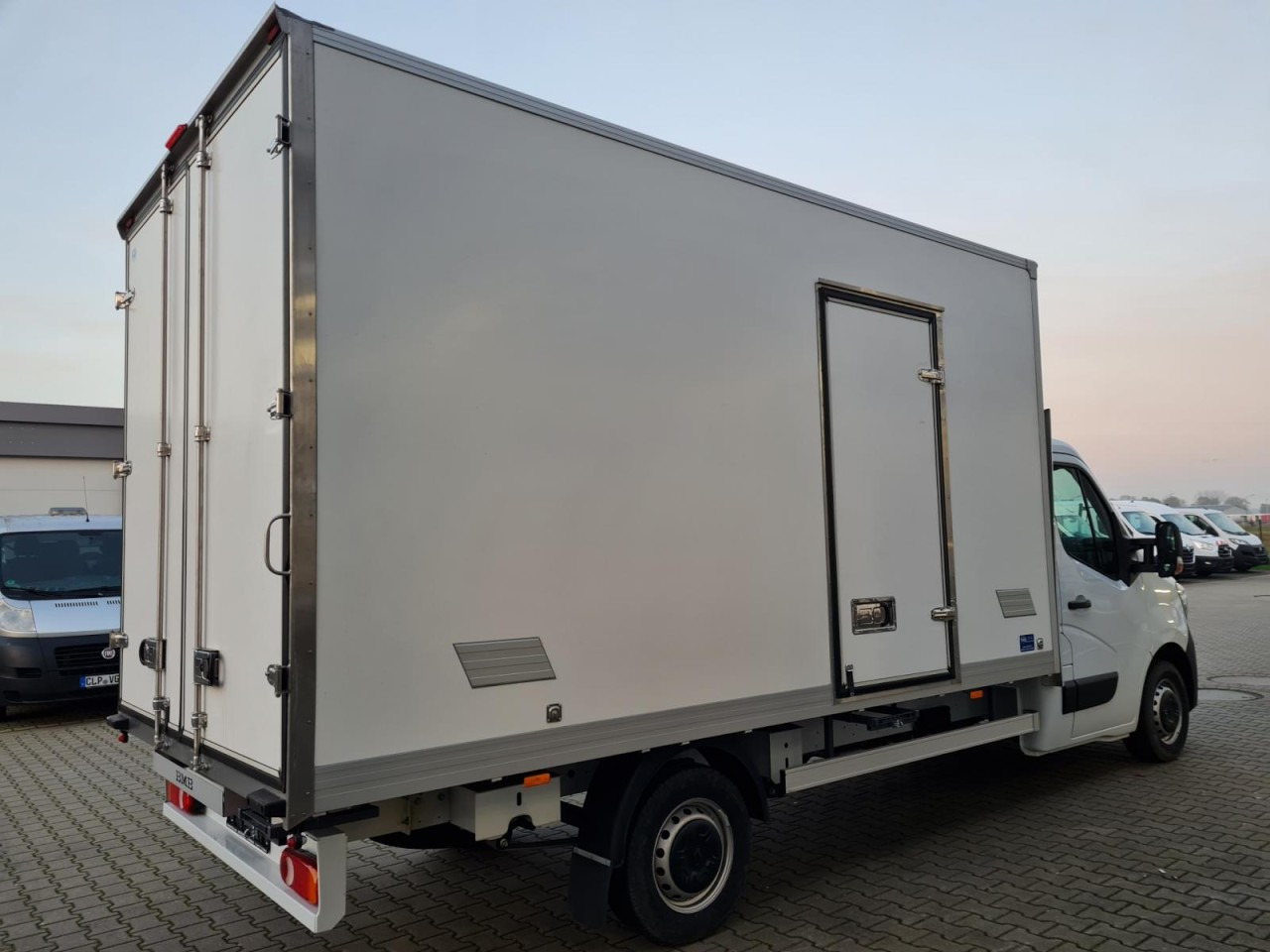 Renault Master 3.5t Möbel Koffer KLIMA LUFTFEDERUNG TEMPOMAT - Dodávka skriňová nadstavba: obrázok 4 Renault Master 3.5t Möbel Koffer KLIMA LUFTFEDERUNG TEMPOMAT - Dodávka skriňová nadstavba: obrázok 4