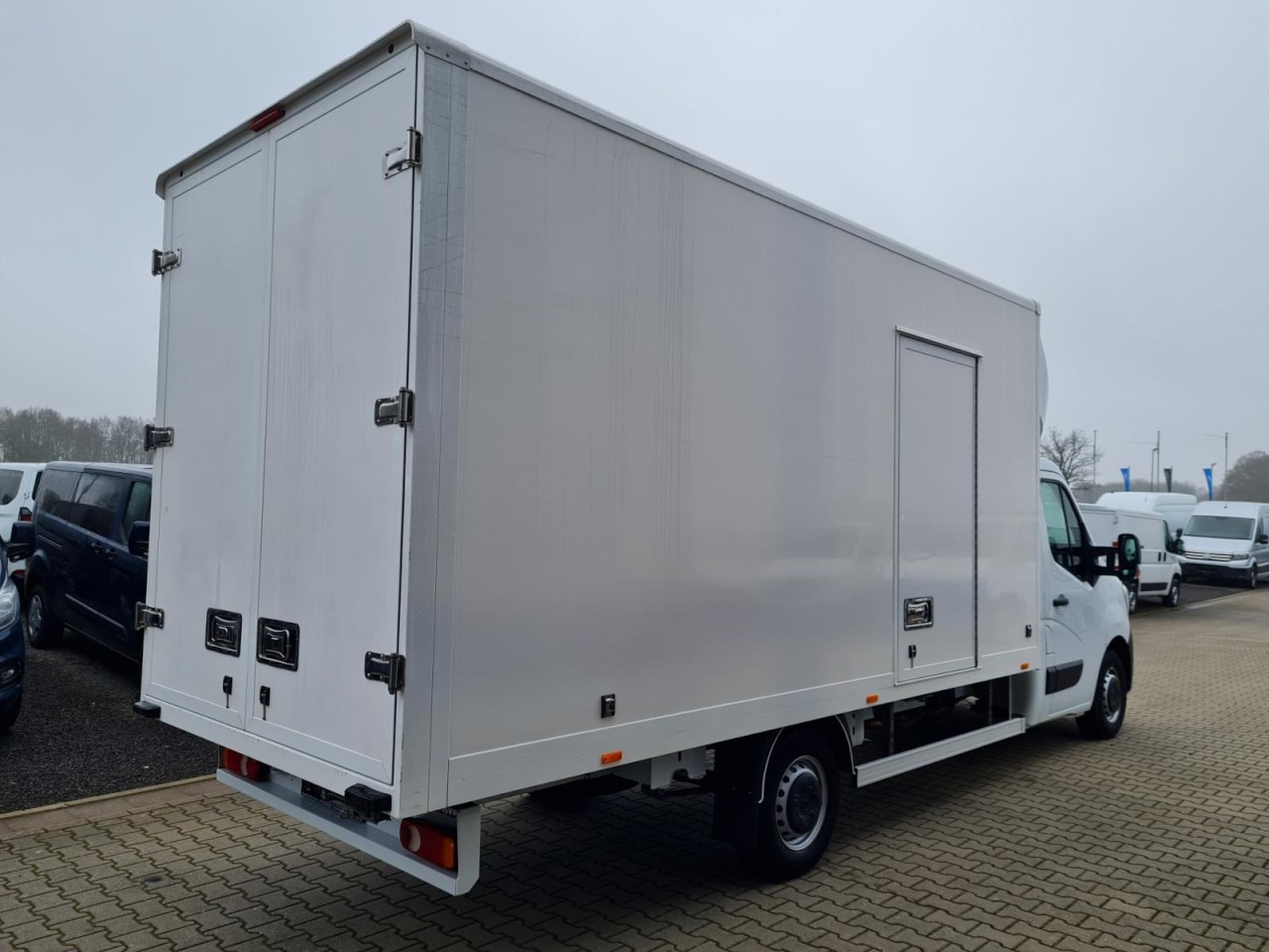 Renault Master 3.5t Möbel Koffer mit 10 Pal. Plätze TEMPOMAT - Dodávka skriňová nadstavba: obrázok 4 Renault Master 3.5t Möbel Koffer mit 10 Pal. Plätze TEMPOMAT - Dodávka skriňová nadstavba: obrázok 4