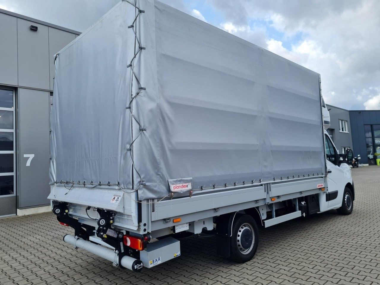 Renault Master 3,5t Pritsche dCi Plane Schlafkab. LBW - Plachtová dodávka: obrázok 4 Renault Master 3,5t Pritsche dCi Plane Schlafkab. LBW - Plachtová dodávka: obrázok 4