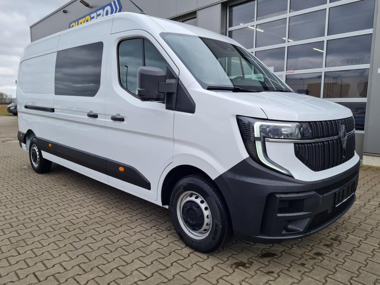 Renault Master 35 Kasten L3 Doka 7-Sitze KLIMA TEMPOMAT - Furgon, Dodávkа s dvojitou kabínou: obrázok 3 Renault Master 35 Kasten L3 Doka 7-Sitze KLIMA TEMPOMAT - Furgon, Dodávkа s dvojitou kabínou: obrázok 3