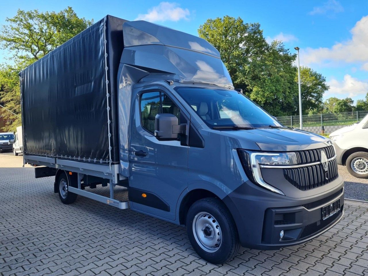 Renault Master 35 Pritsche Schiebe Plane dCi 170 Navi Ap - Plachtová dodávka: obrázok 4 Renault Master 35 Pritsche Schiebe Plane dCi 170 Navi Ap - Plachtová dodávka: obrázok 4