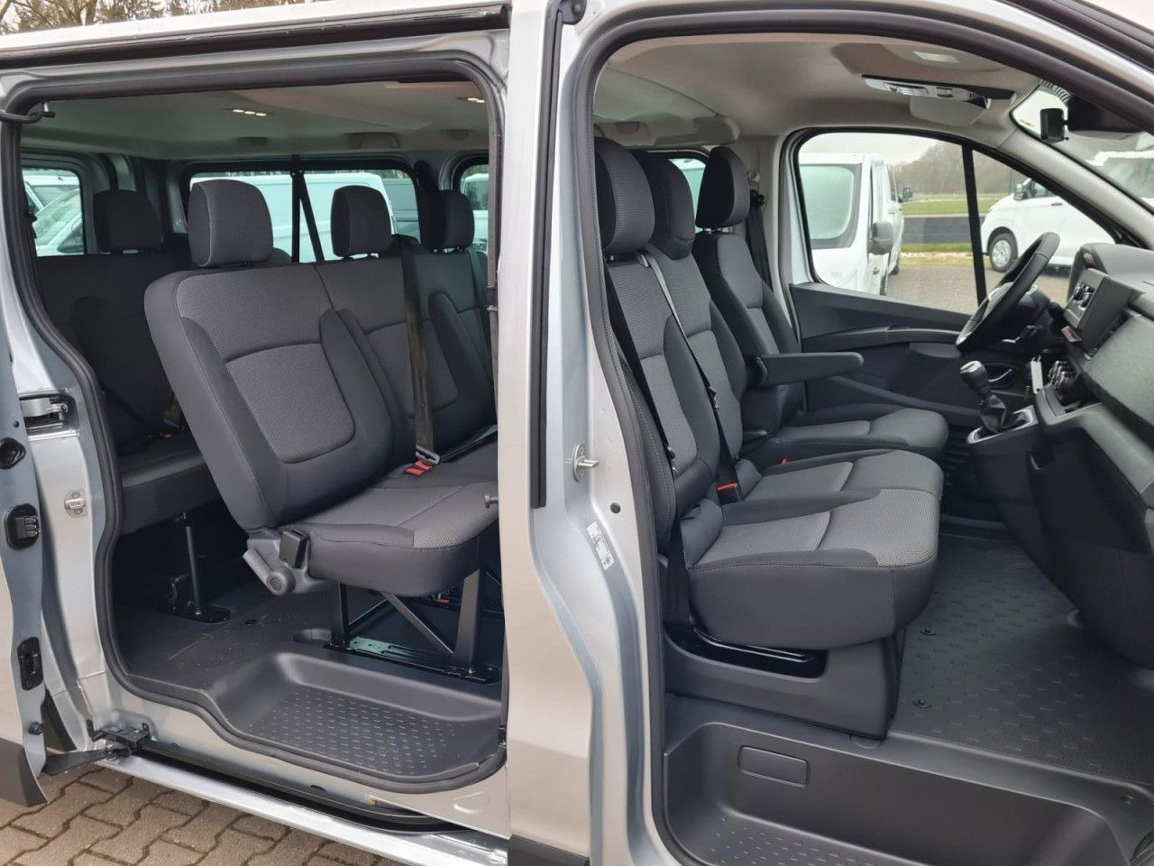 Renault Trafic Kombi 9-Sitze L2 Grand Equilibre KLIMA TE - Automobil: obrázok 4 Renault Trafic Kombi 9-Sitze L2 Grand Equilibre KLIMA TE - Automobil: obrázok 4