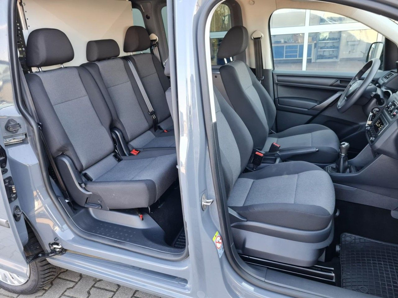 Volkswagen Caddy 4Motion TDi Kombi 5-Sitze REGALSYSTEM TEMP - Automobil: obrázok 4 Volkswagen Caddy 4Motion TDi Kombi 5-Sitze REGALSYSTEM TEMP - Automobil: obrázok 4