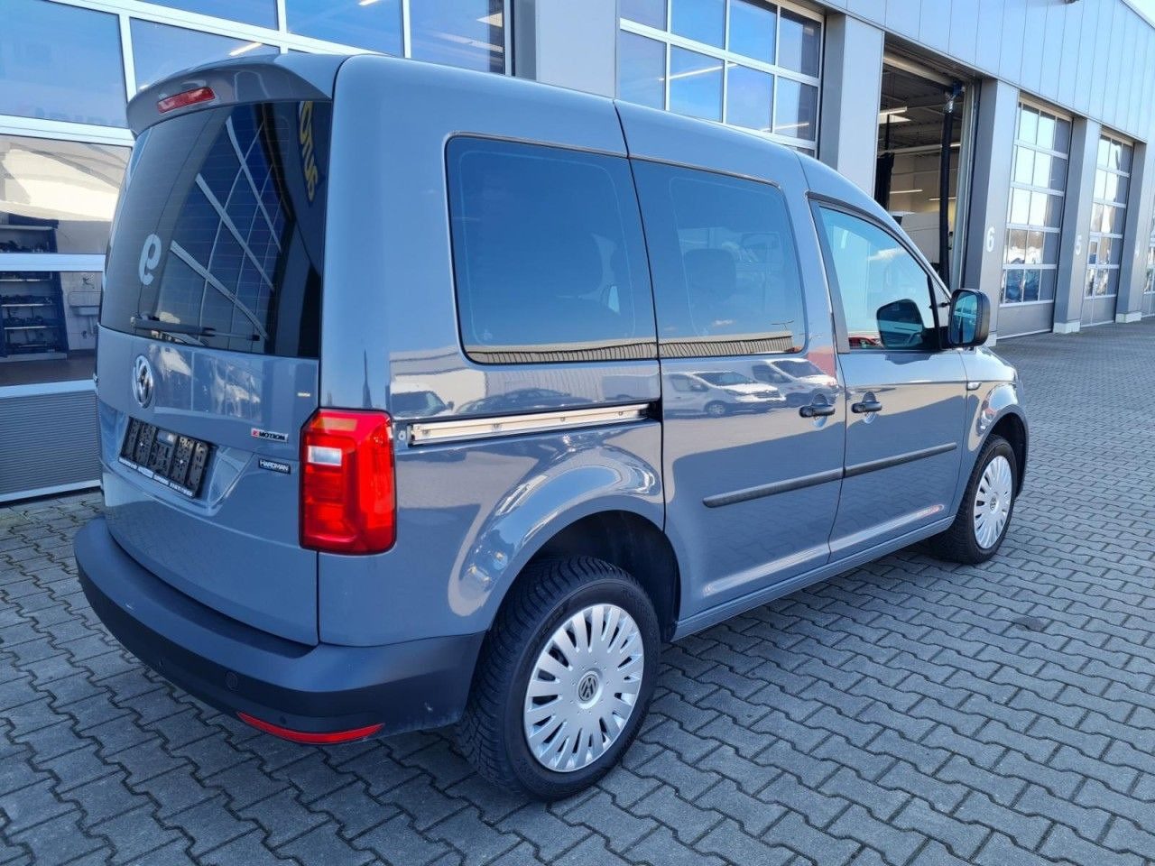 Volkswagen Caddy 4Motion TDi Kombi 5-Sitze REGALSYSTEM TEMP - Automobil: obrázok 5 Volkswagen Caddy 4Motion TDi Kombi 5-Sitze REGALSYSTEM TEMP - Automobil: obrázok 5