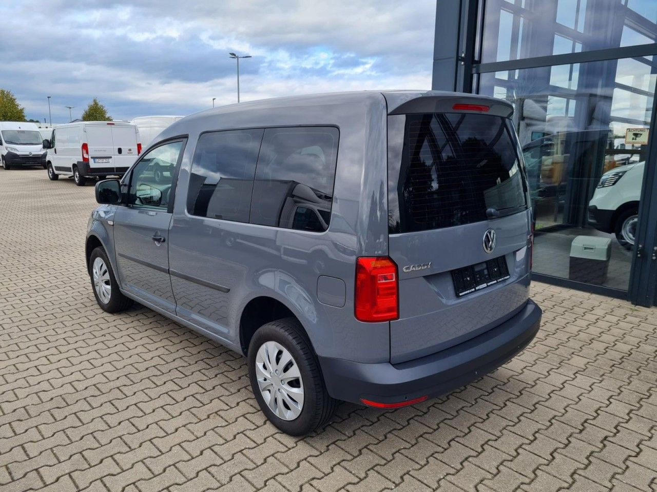 Volkswagen Caddy Kombi 4Motion TDi 5-Sitze KLIMA STHZ TEMPO - Mikrobus: obrázok 5 Volkswagen Caddy Kombi 4Motion TDi 5-Sitze KLIMA STHZ TEMPO - Mikrobus: obrázok 5