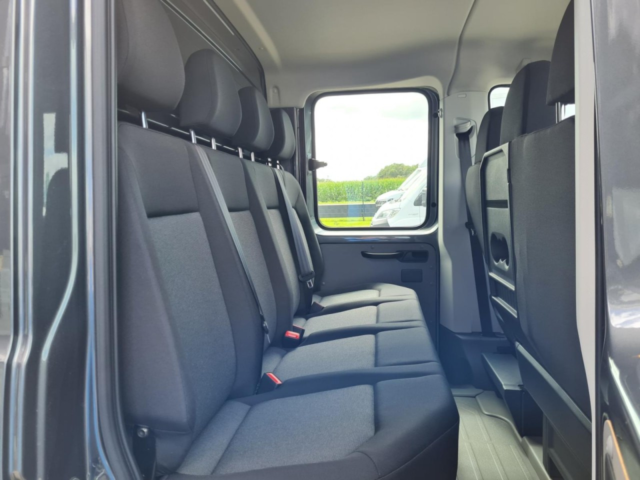 Volkswagen Crafter 35 DOKA 7-Sitze Maxi L4 KLIMA TEMPOMAT - Dodávka valník, Dodávkа s dvojitou kabínou: obrázok 4 Volkswagen Crafter 35 DOKA 7-Sitze Maxi L4 KLIMA TEMPOMAT - Dodávka valník, Dodávkа s dvojitou kabínou: obrázok 4