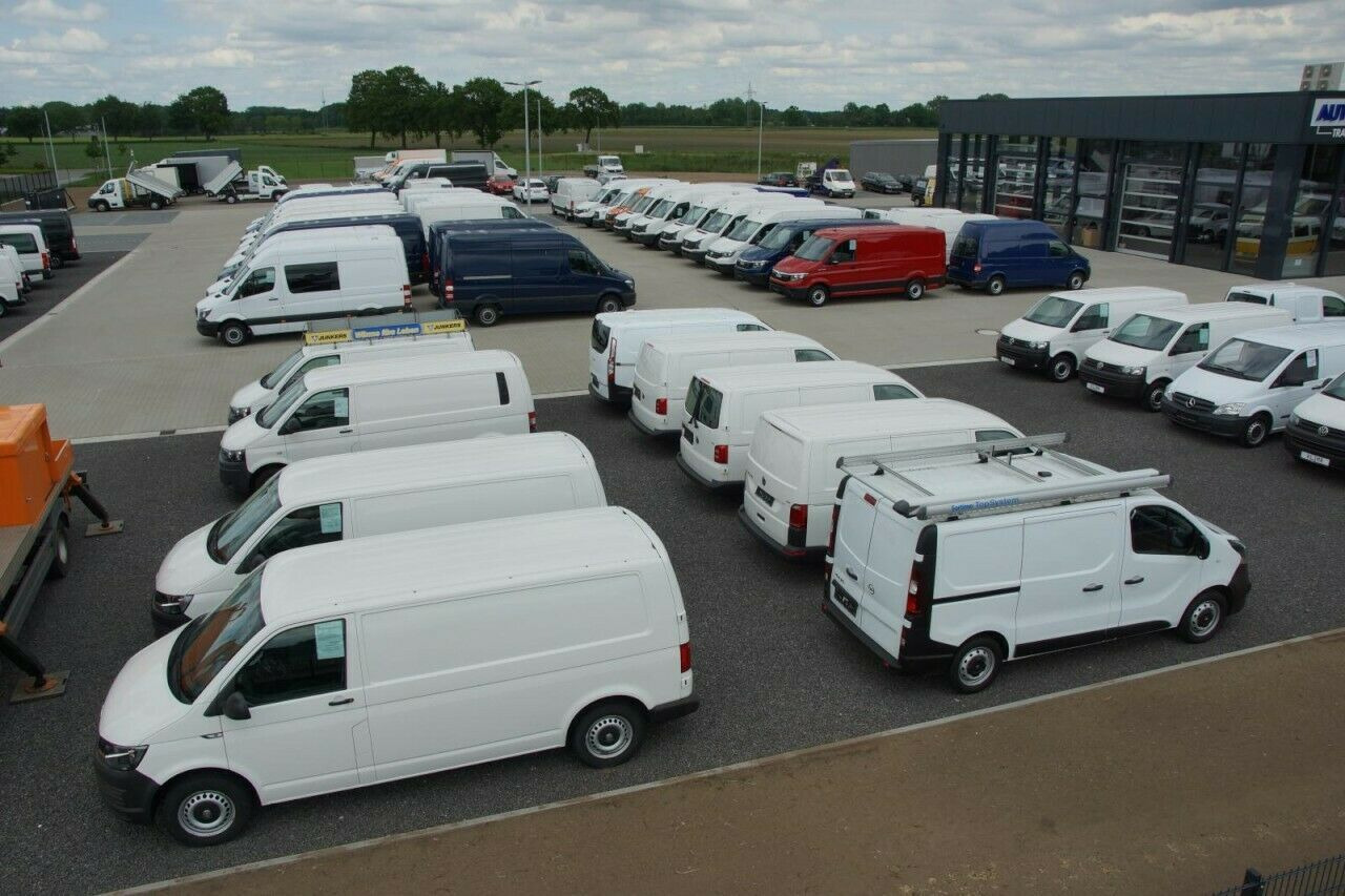 Volkswagen Crafter 35 Doka MR Pritsche AHK Klima 7 Sitzer - Dodávka valník, Dodávkа s dvojitou kabínou: obrázok 4 Volkswagen Crafter 35 Doka MR Pritsche AHK Klima 7 Sitzer - Dodávka valník, Dodávkа s dvojitou kabínou: obrázok 4