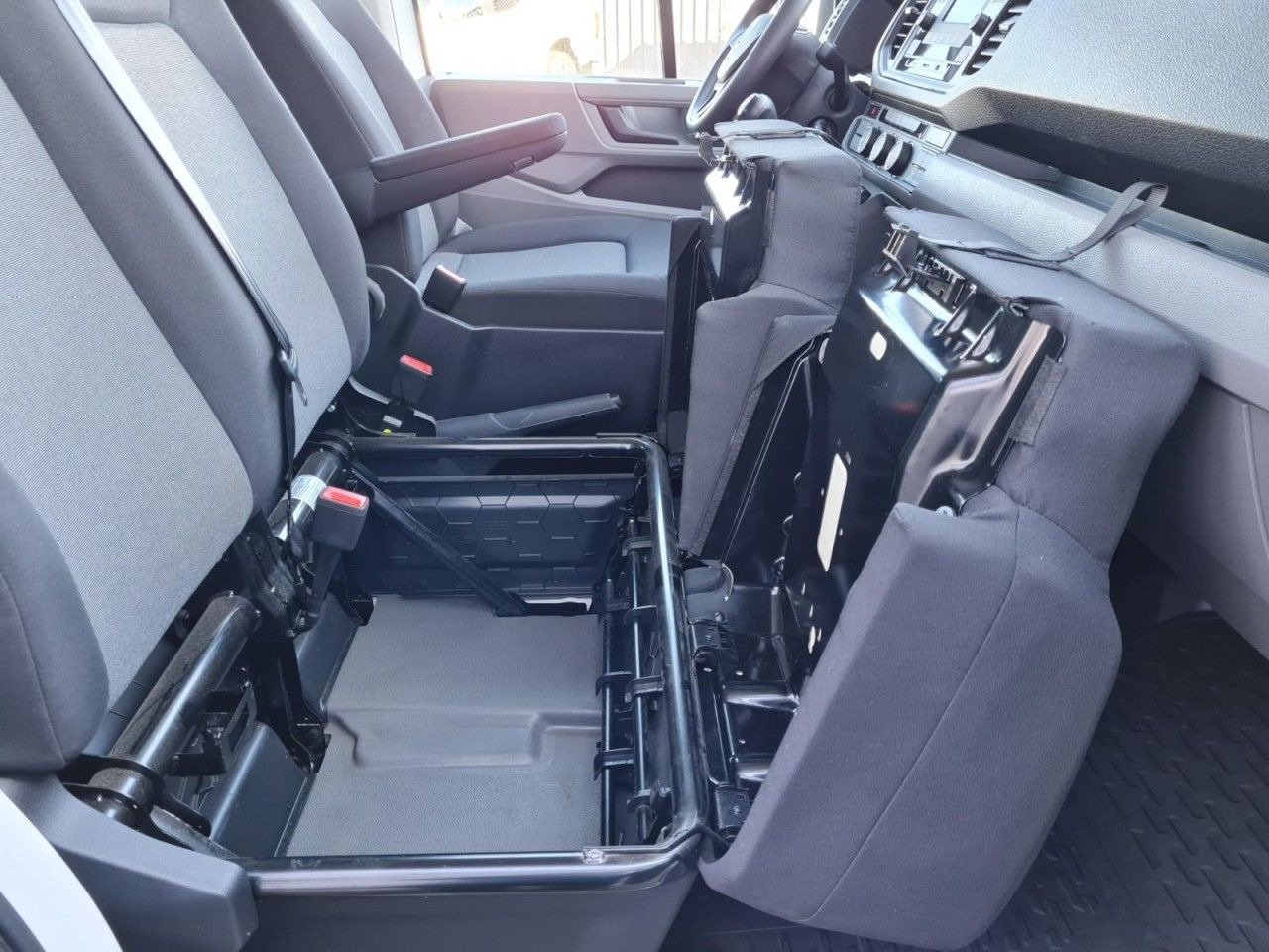 Volkswagen Crafter 35 Doka Maxi lang 7-Sitze AHK KLIMA KOMF - Dodávka valník: obrázok 4 Volkswagen Crafter 35 Doka Maxi lang 7-Sitze AHK KLIMA KOMF - Dodávka valník: obrázok 4