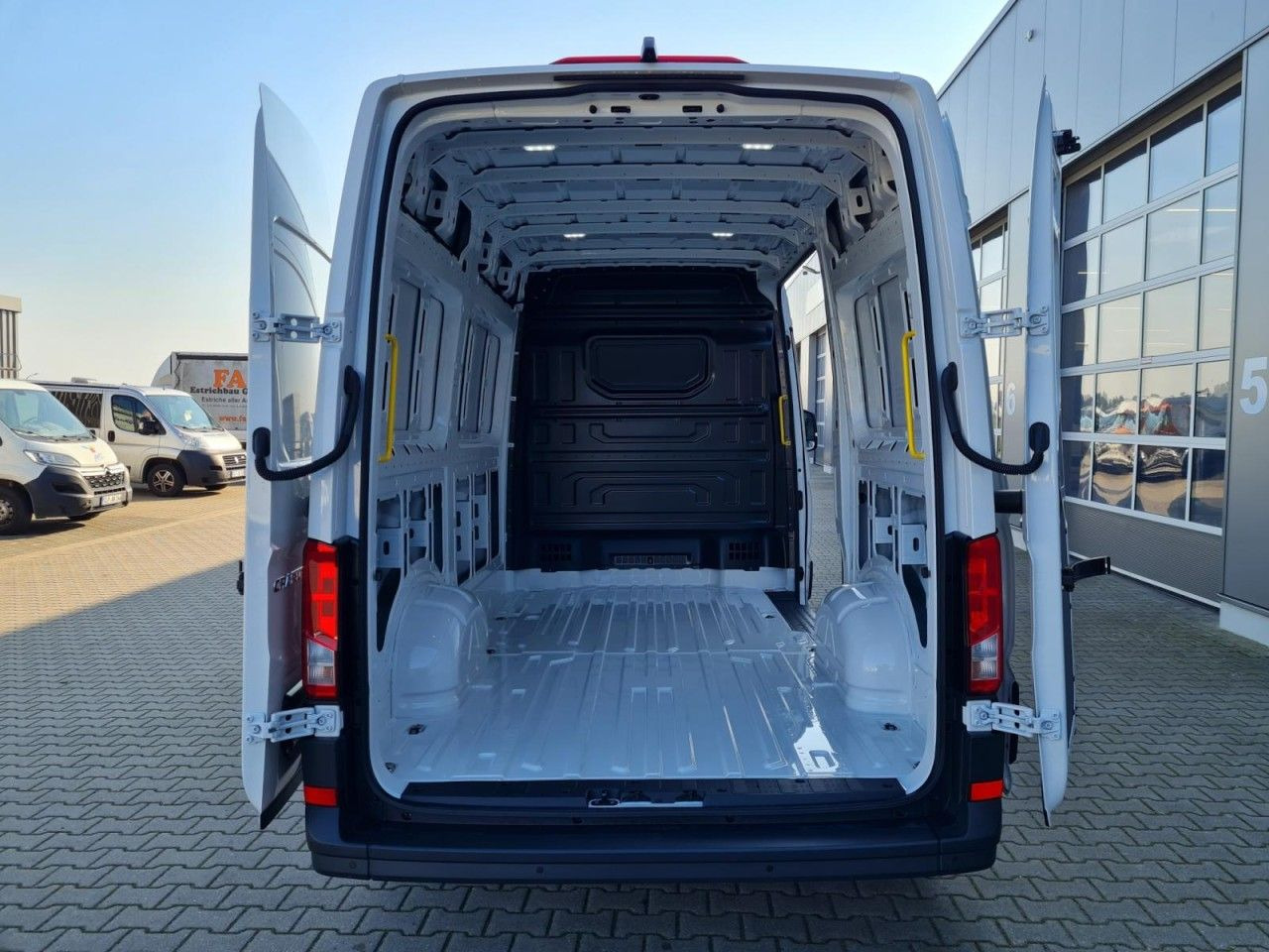 Volkswagen Crafter 35 Kasten MR L3H3 AG KLIMA KAMERA NAVI_A - Furgon: obrázok 5 Volkswagen Crafter 35 Kasten MR L3H3 AG KLIMA KAMERA NAVI_A - Furgon: obrázok 5