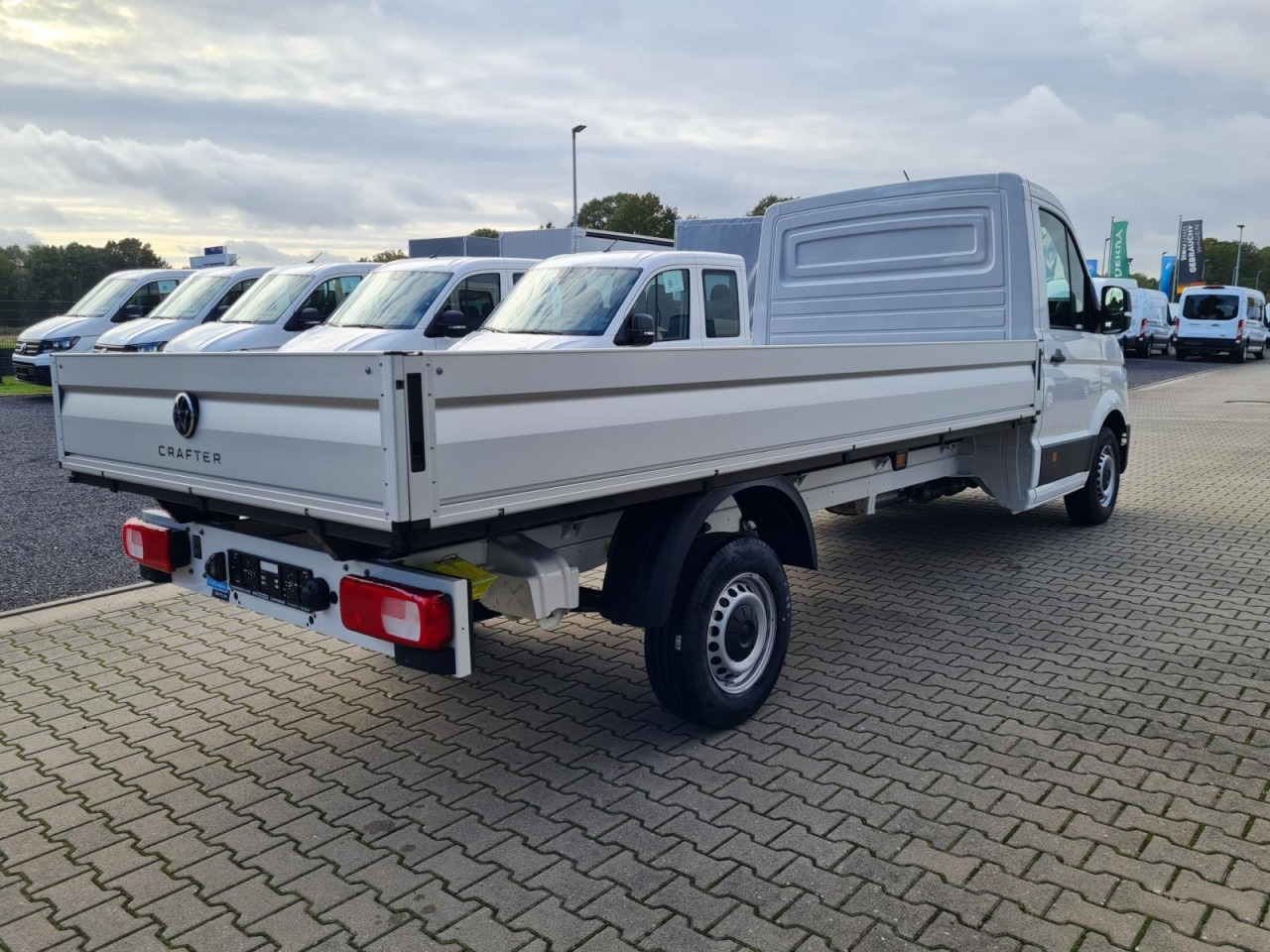 Volkswagen Crafter 35 Pritsche Tdi LR L4 KLIMA TEMPOMAT - Dodávka valník: obrázok 4 Volkswagen Crafter 35 Pritsche Tdi LR L4 KLIMA TEMPOMAT - Dodávka valník: obrázok 4