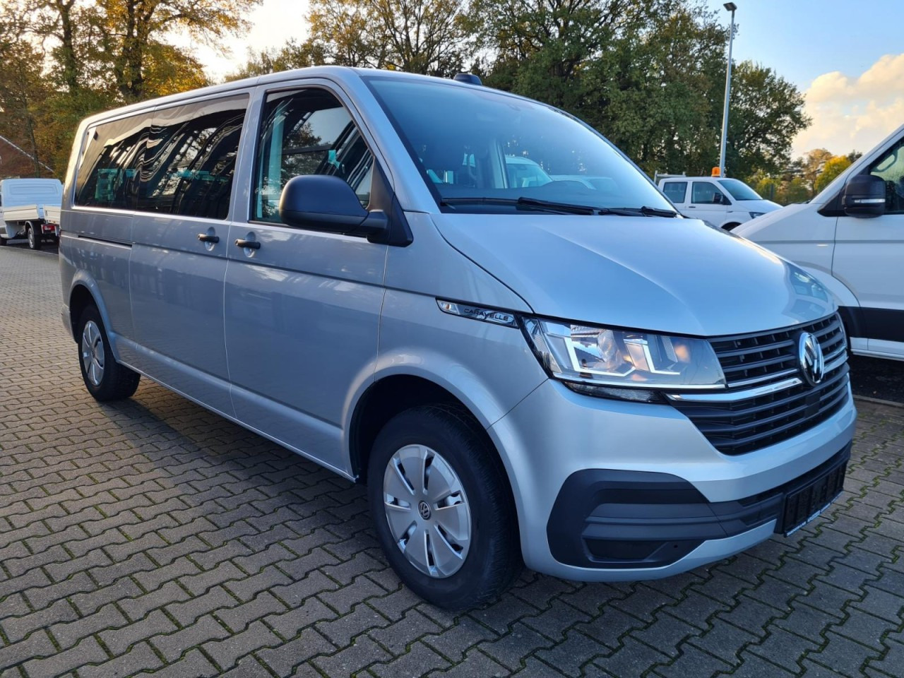 Volkswagen T6.1 Caravelle TDI lang 9 Sitzer 2 Schiebetüren Trendl. - Minibus, Mikrobus: obrázok 3 Volkswagen T6.1 Caravelle TDI lang 9 Sitzer 2 Schiebetüren Trendl. - Minibus, Mikrobus: obrázok 3
