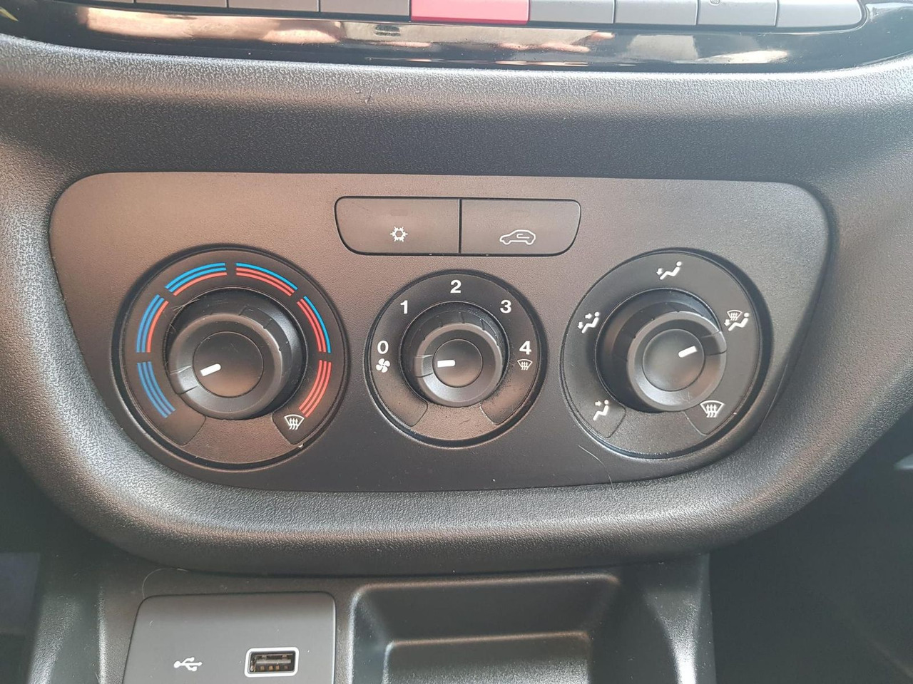Mikrobus Fiat Doblo Kastenwagen SX 1.3 Klima, Radio mit Nav...: obrázok 16