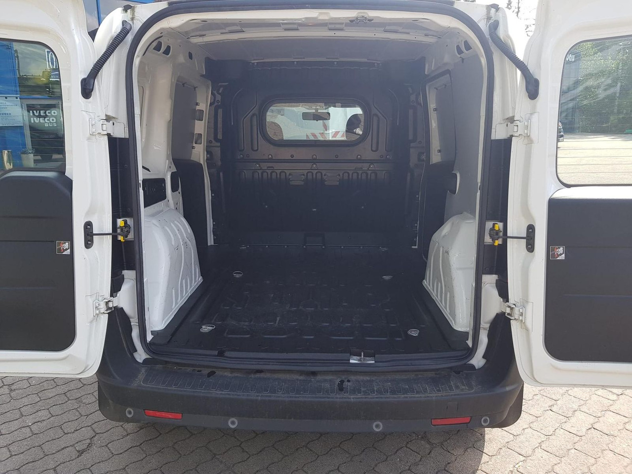 Fiat Doblo Kastenwagen SX 1.3 Klima, Radio mit Nav... - Mikrobus: obrázok 5 Fiat Doblo Kastenwagen SX 1.3 Klima, Radio mit Nav... - Mikrobus: obrázok 5