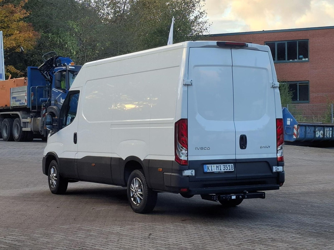 Iveco 35S18HA8V *AHK*RADIO*KAMERA*KLIMA* - Furgon: obrázok 3 Iveco 35S18HA8V *AHK*RADIO*KAMERA*KLIMA* - Furgon: obrázok 3