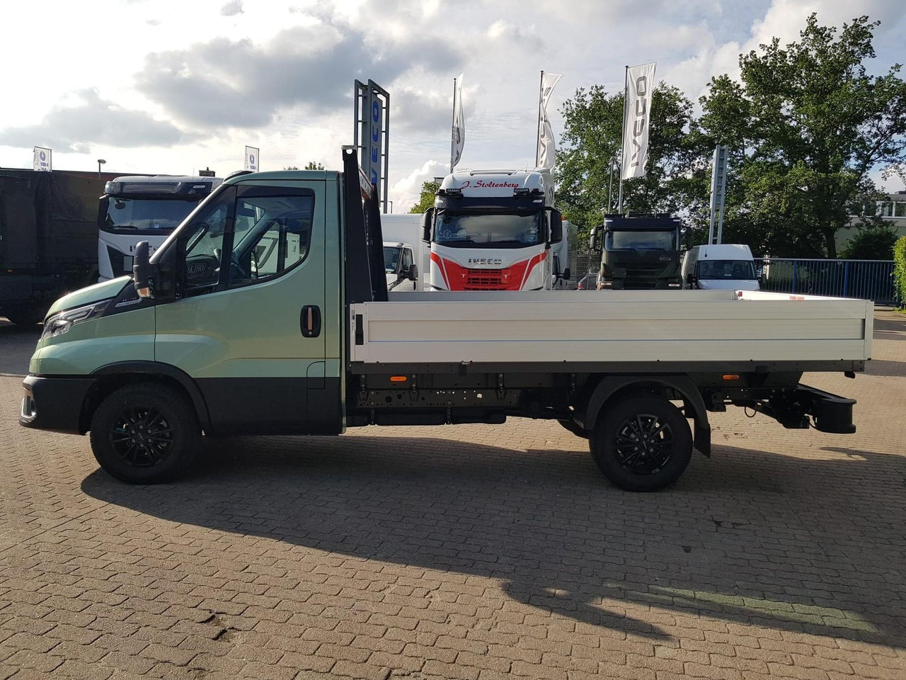 Iveco Daily 35S14HA8 Pritsche AHK 100 kW (136 PS),... - Dodávka valník: obrázok 2 Iveco Daily 35S14HA8 Pritsche AHK 100 kW (136 PS),... - Dodávka valník: obrázok 2