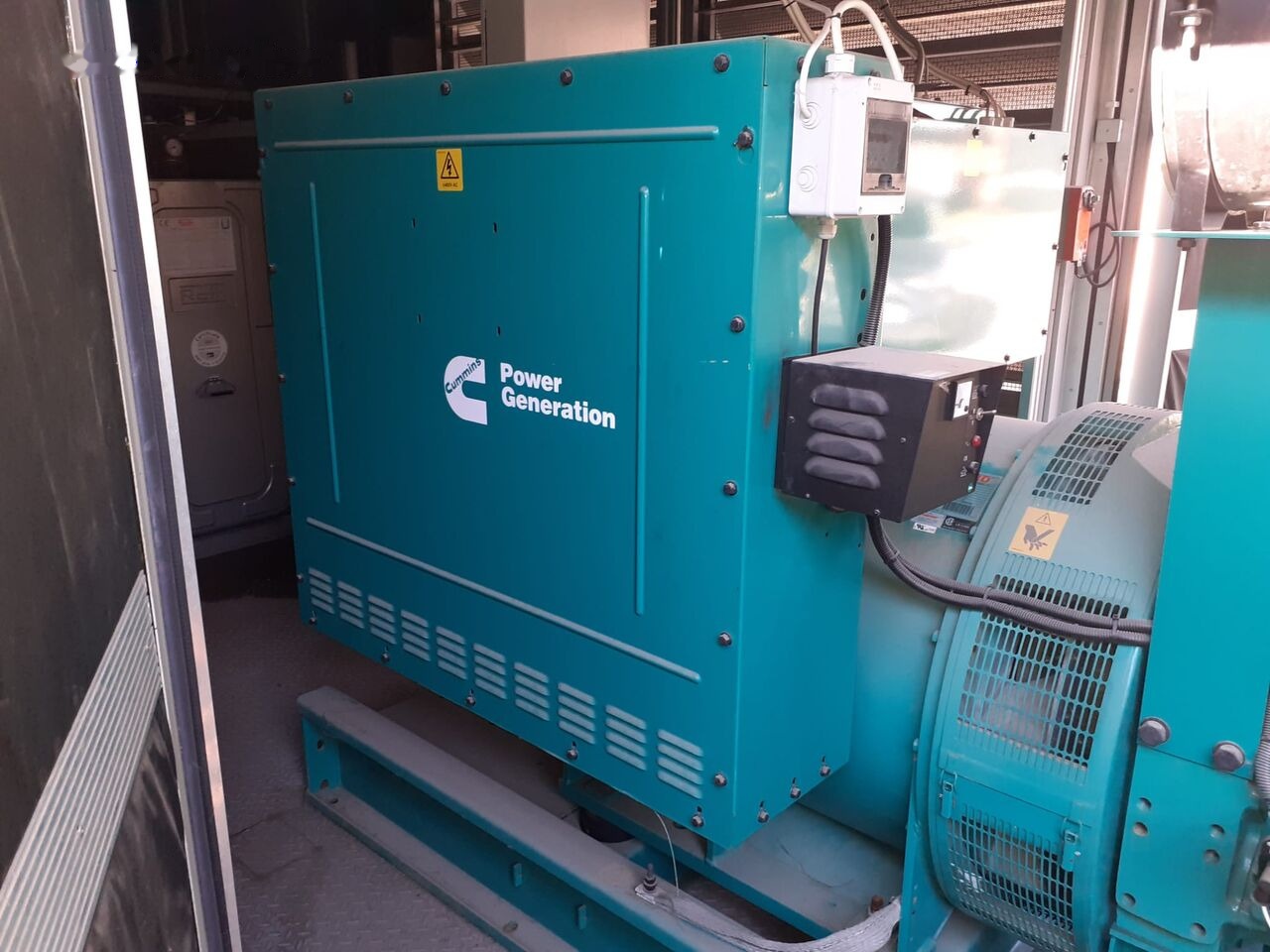 Cummins Cummins Generator Set Stamford 1300 KW 1600 KVA New Factory, Diesel Generator, 2014 Model, 2245 HP, 9000 kg, Low Hours, For Sale in Poland - Elektrický generátor: obrázok 1 Cummins Cummins Generator Set Stamford 1300 KW 1600 KVA New Factory, Diesel Generator, 2014 Model, 2245 HP, 9000 kg, Low Hours, For Sale in Poland - Elektrický generátor: obrázok 1