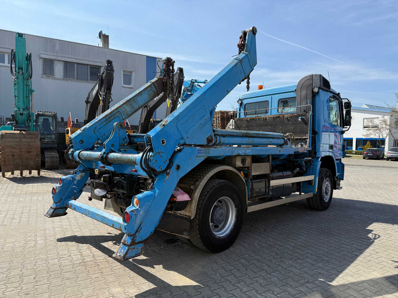 Mercedes-Benz 1841 Actros MP2 Absetzkipper 4x4 Allrad Klima - Ramenový nosič kontajnerov: obrázok 3 Mercedes-Benz 1841 Actros MP2 Absetzkipper 4x4 Allrad Klima - Ramenový nosič kontajnerov: obrázok 3