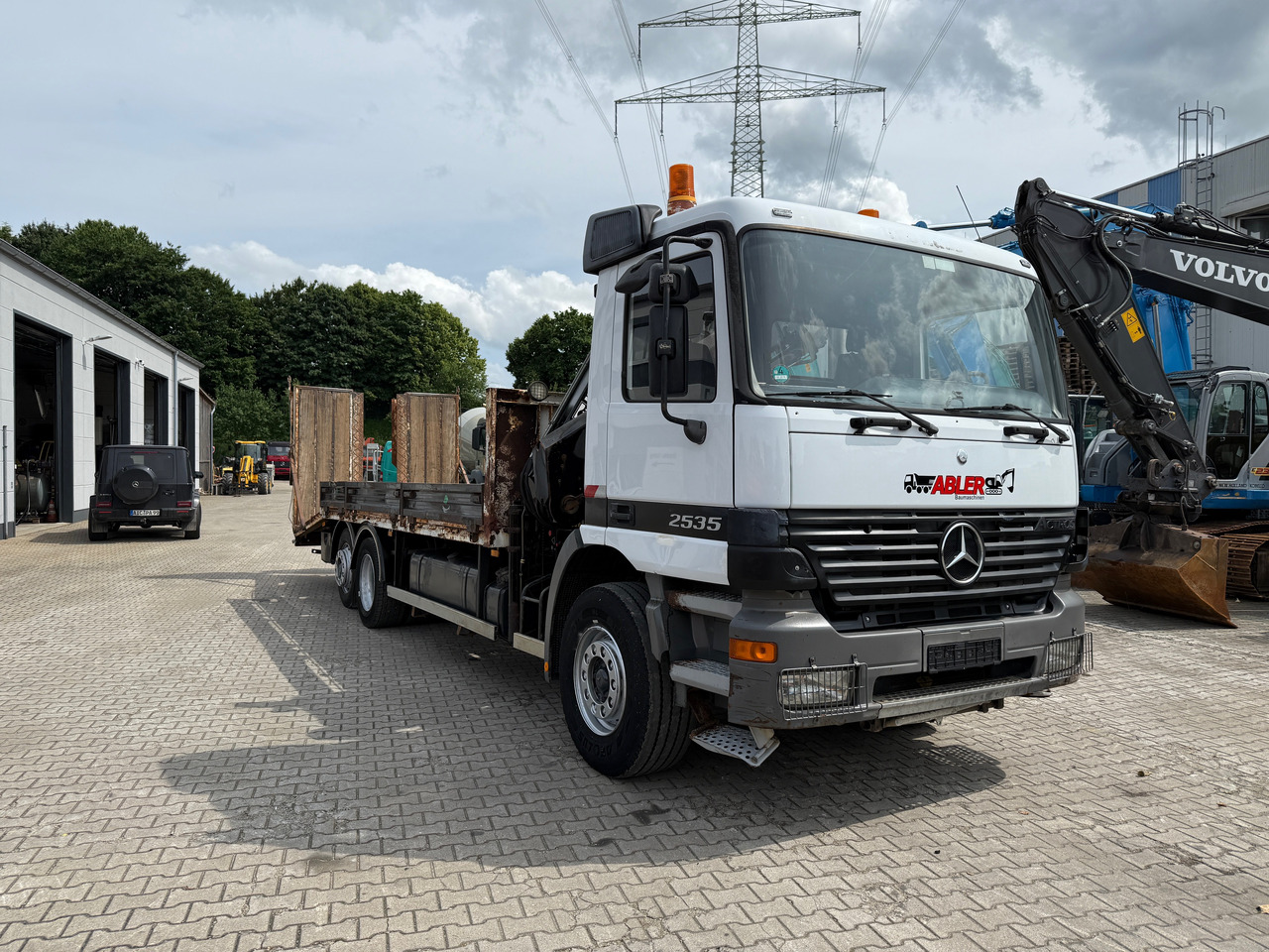 Mercedes-Benz 2535 Actros MP1 Baumaschinentransporter mit Kran und Rampen - Nákladné vozidlo na prepravu automobilov, Auto s hydraulickou rukou: obrázok 3 Mercedes-Benz 2535 Actros MP1 Baumaschinentransporter mit Kran und Rampen - Nákladné vozidlo na prepravu automobilov, Auto s hydraulickou rukou: obrázok 3