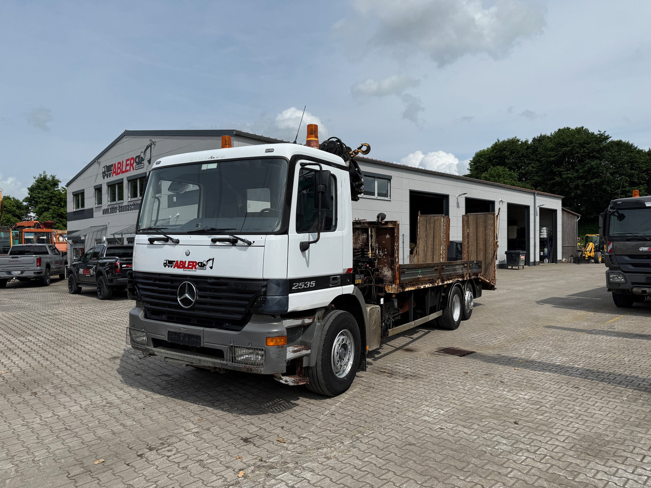 Mercedes-Benz 2535 Actros MP1 Baumaschinentransporter mit Kran und Rampen - Nákladné vozidlo na prepravu automobilov, Auto s hydraulickou rukou: obrázok 2 Mercedes-Benz 2535 Actros MP1 Baumaschinentransporter mit Kran und Rampen - Nákladné vozidlo na prepravu automobilov, Auto s hydraulickou rukou: obrázok 2