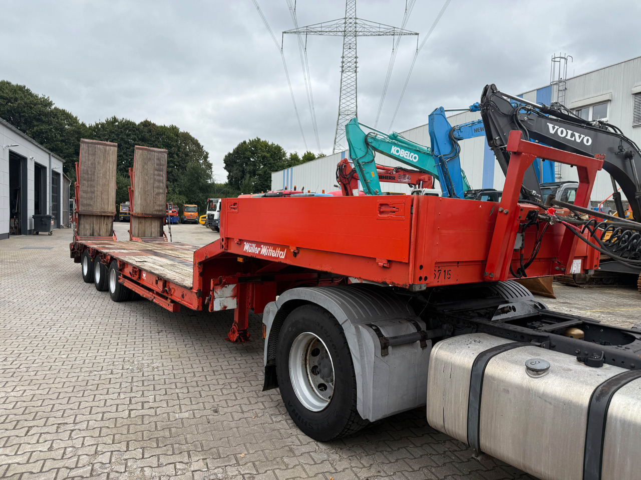 Müller Mitteltal TS3 Tieflader Auflieger mit hydr. Rampen - Náves podvalník: obrázok 3 Müller Mitteltal TS3 Tieflader Auflieger mit hydr. Rampen - Náves podvalník: obrázok 3