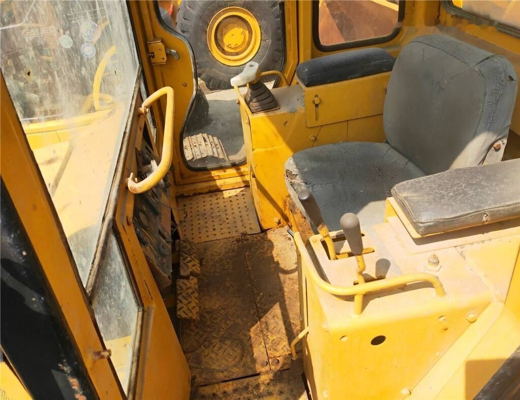 Caterpillar D 3 C - Buldozér: obrázok 5 Caterpillar D 3 C - Buldozér: obrázok 5