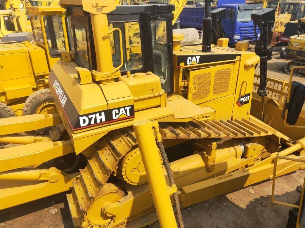 Caterpillar D 7 H - Buldozér: obrázok 2 Caterpillar D 7 H - Buldozér: obrázok 2