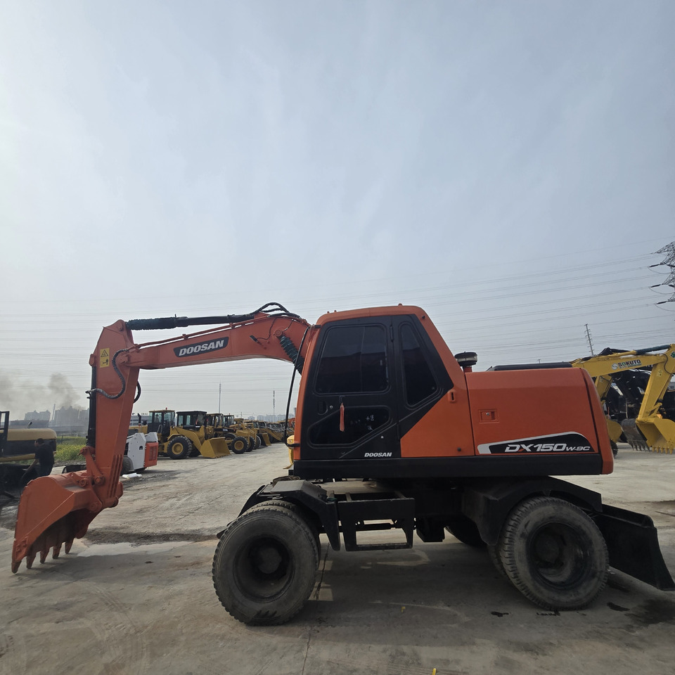 DOOSAN DX150W - Kolesové rýpadlo: obrázok 2 DOOSAN DX150W - Kolesové rýpadlo: obrázok 2
