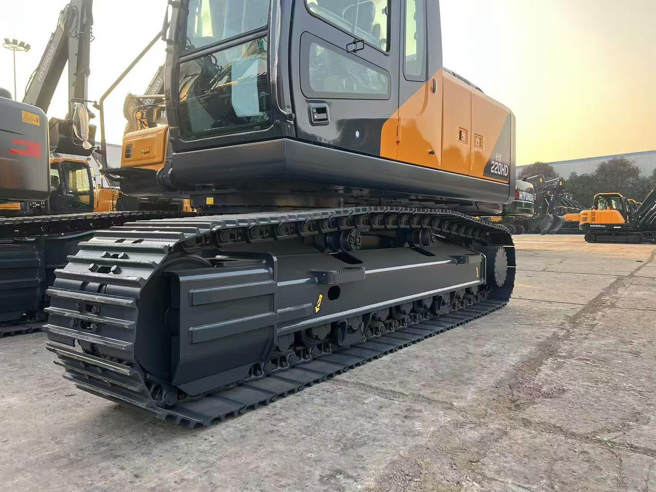 Hyundai 220HD - Pásové rýpadlo: obrázok 4 Hyundai 220HD - Pásové rýpadlo: obrázok 4