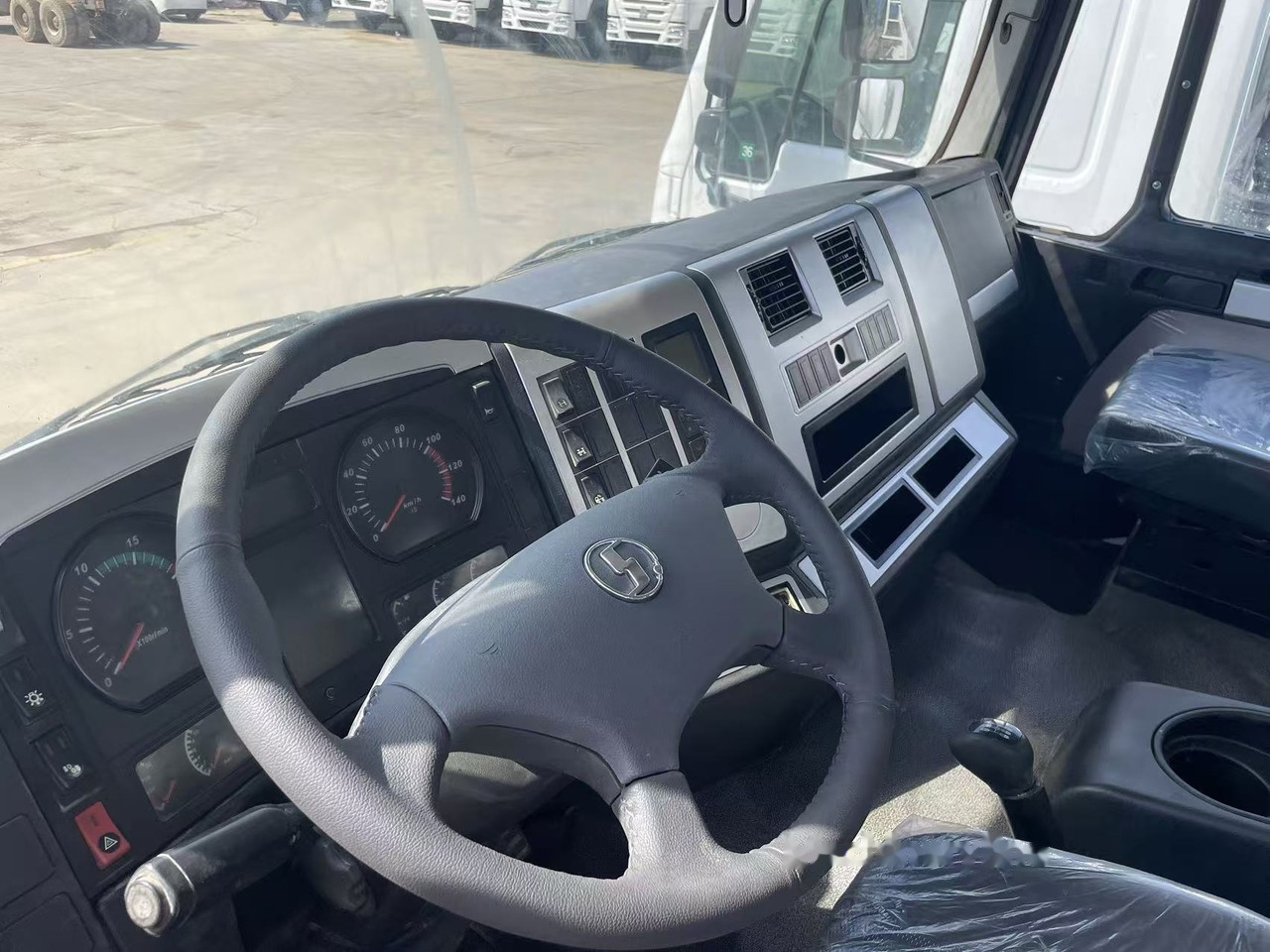 Shacman F3000 Concrete mixer truck - Domiešavač: obrázok 4 Shacman F3000 Concrete mixer truck - Domiešavač: obrázok 4