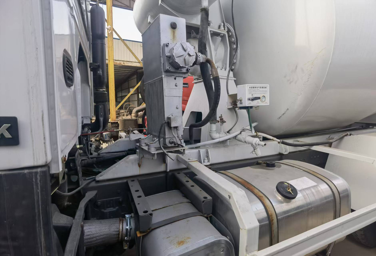 Domiešavač Sinotruk HOWO 371 Concrete mixer truck: obrázok 7