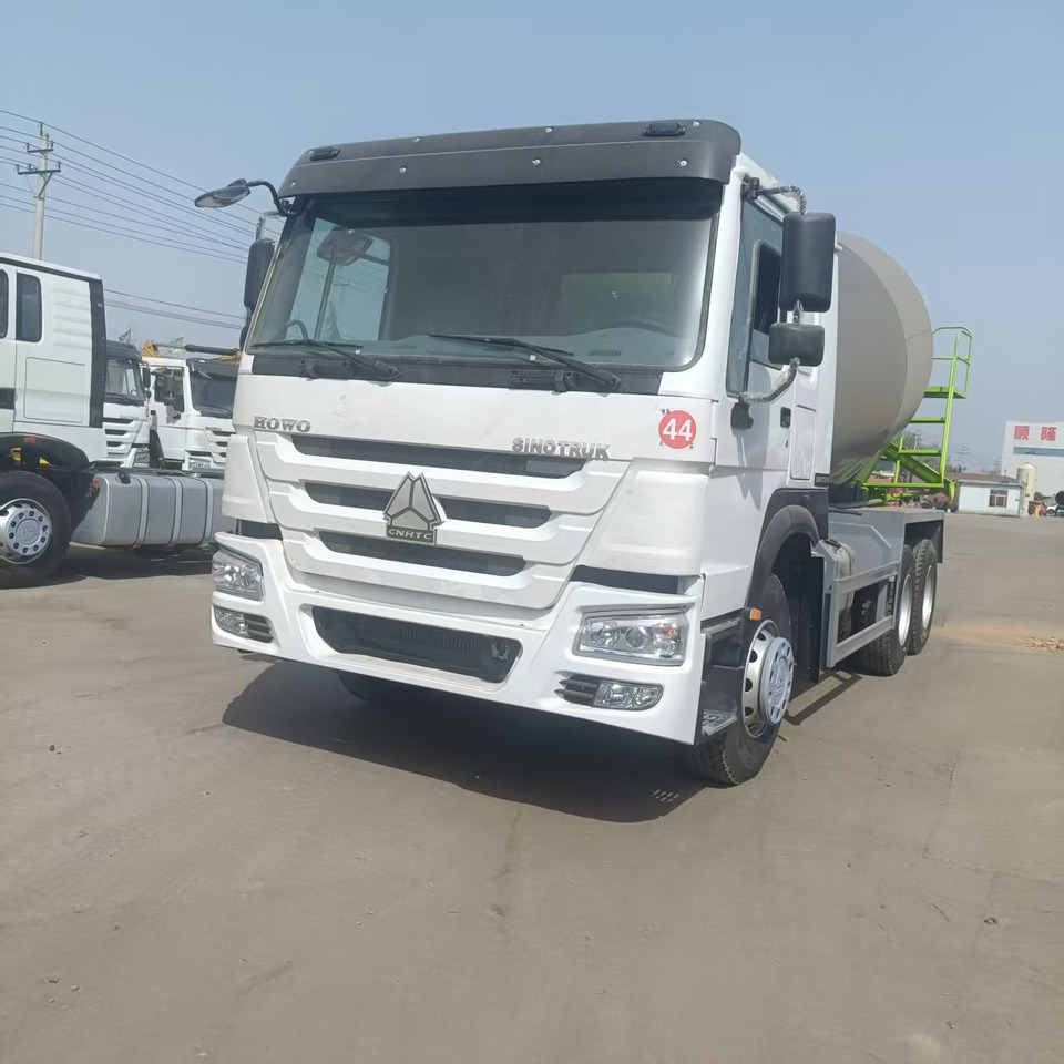 Sinotruk HOWO 6*4 Concrete mixer truck - Domiešavač: obrázok 2 Sinotruk HOWO 6*4 Concrete mixer truck - Domiešavač: obrázok 2