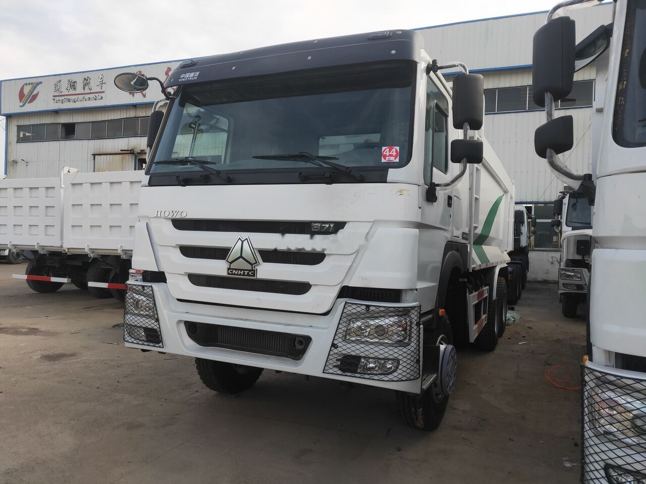 Sinotruk HOWO 6*4 Dump truck - Sklápač: obrázok 1 Sinotruk HOWO 6*4 Dump truck - Sklápač: obrázok 1