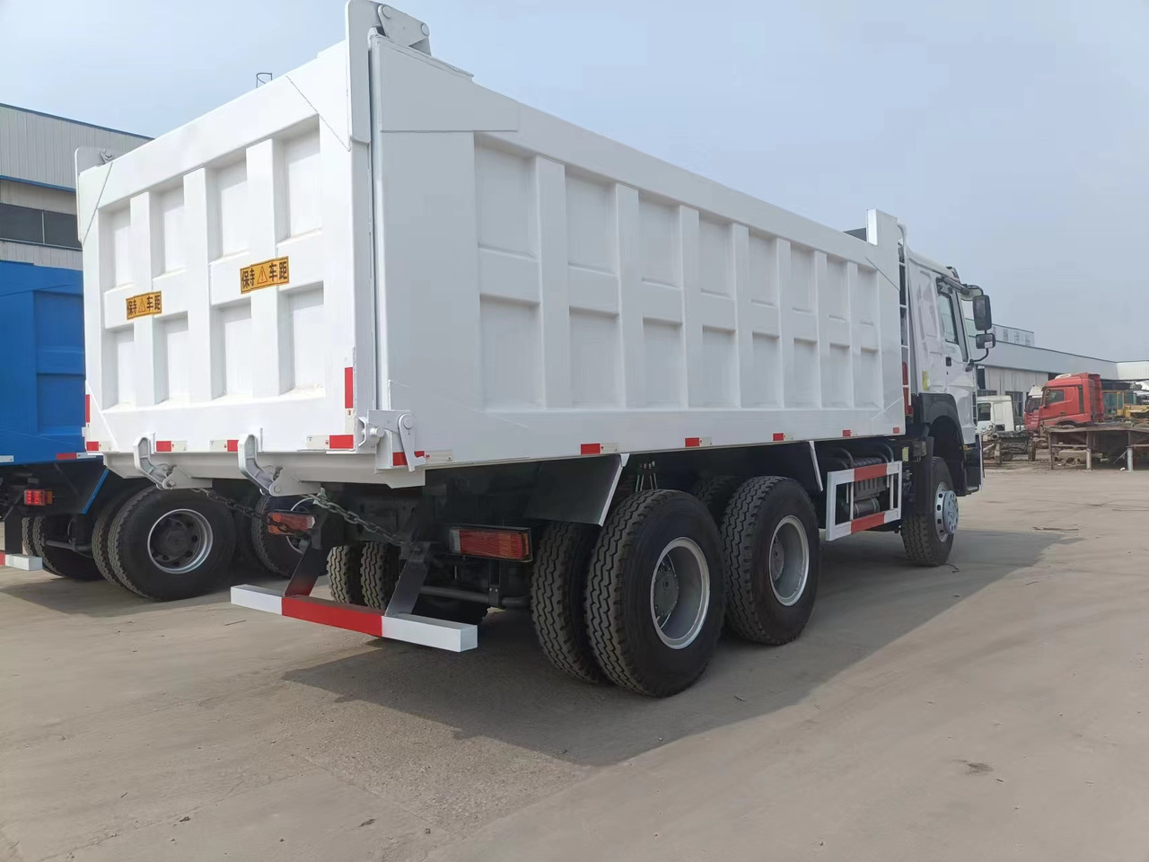 Sinotruk HOWO 6*4 Dump truck - Sklápač: obrázok 4 Sinotruk HOWO 6*4 Dump truck - Sklápač: obrázok 4