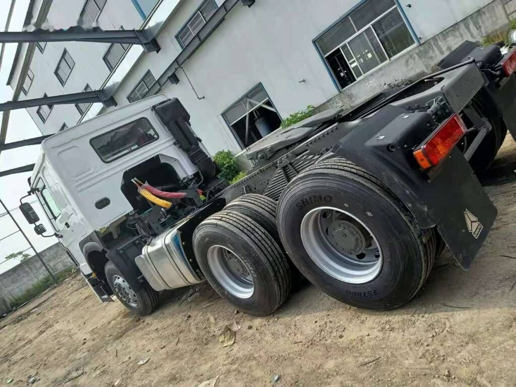 Sinotruk HOWO 6*4 Tractor - Kontejnérový podvozek/ Výměnná nástavba: obrázok 2 Sinotruk HOWO 6*4 Tractor - Kontejnérový podvozek/ Výměnná nástavba: obrázok 2