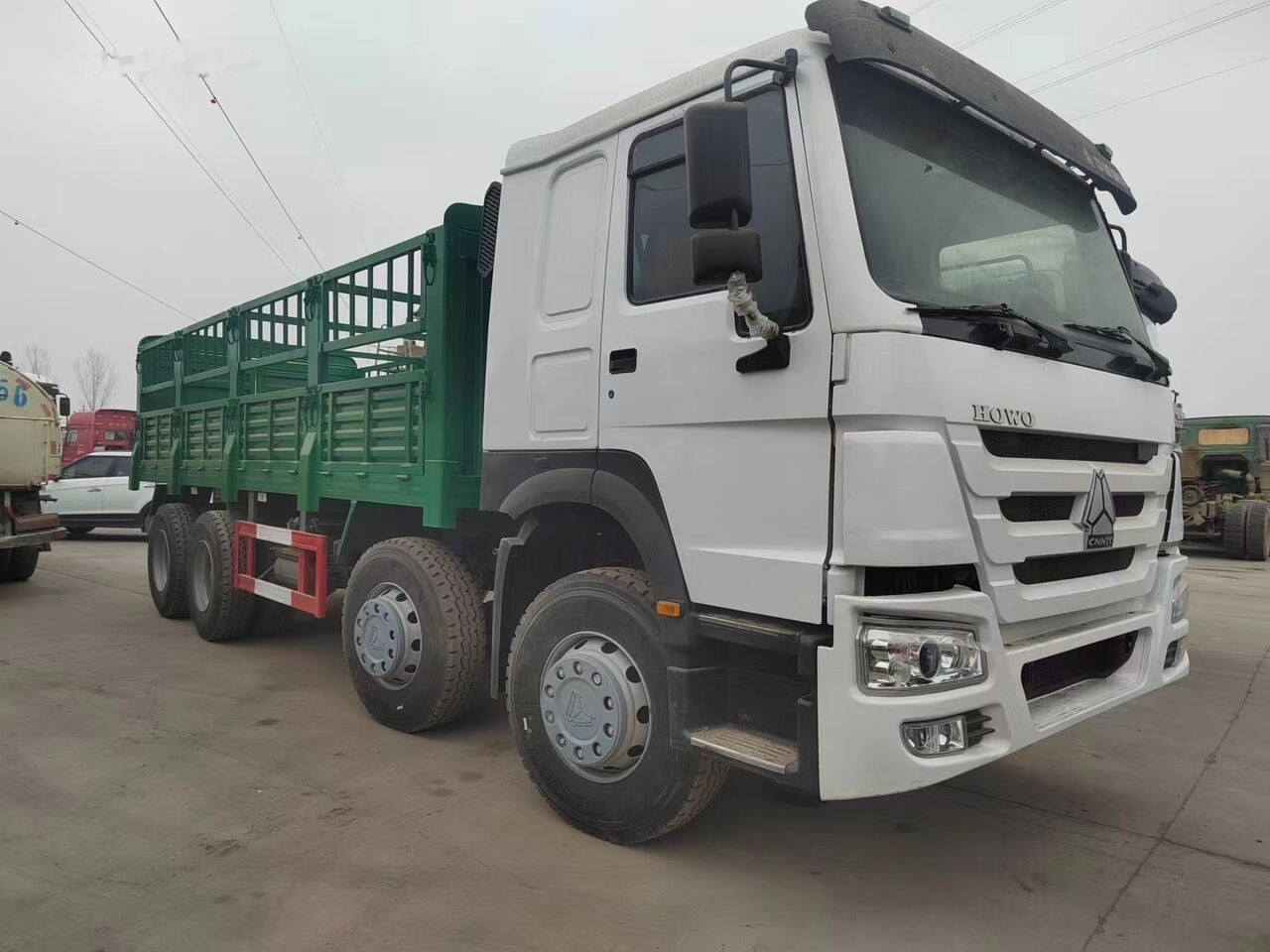Sinotruk HOWO 8*4 Fence Truck - Valníkový/ Plošinový nákladný automobil: obrázok 3 Sinotruk HOWO 8*4 Fence Truck - Valníkový/ Plošinový nákladný automobil: obrázok 3