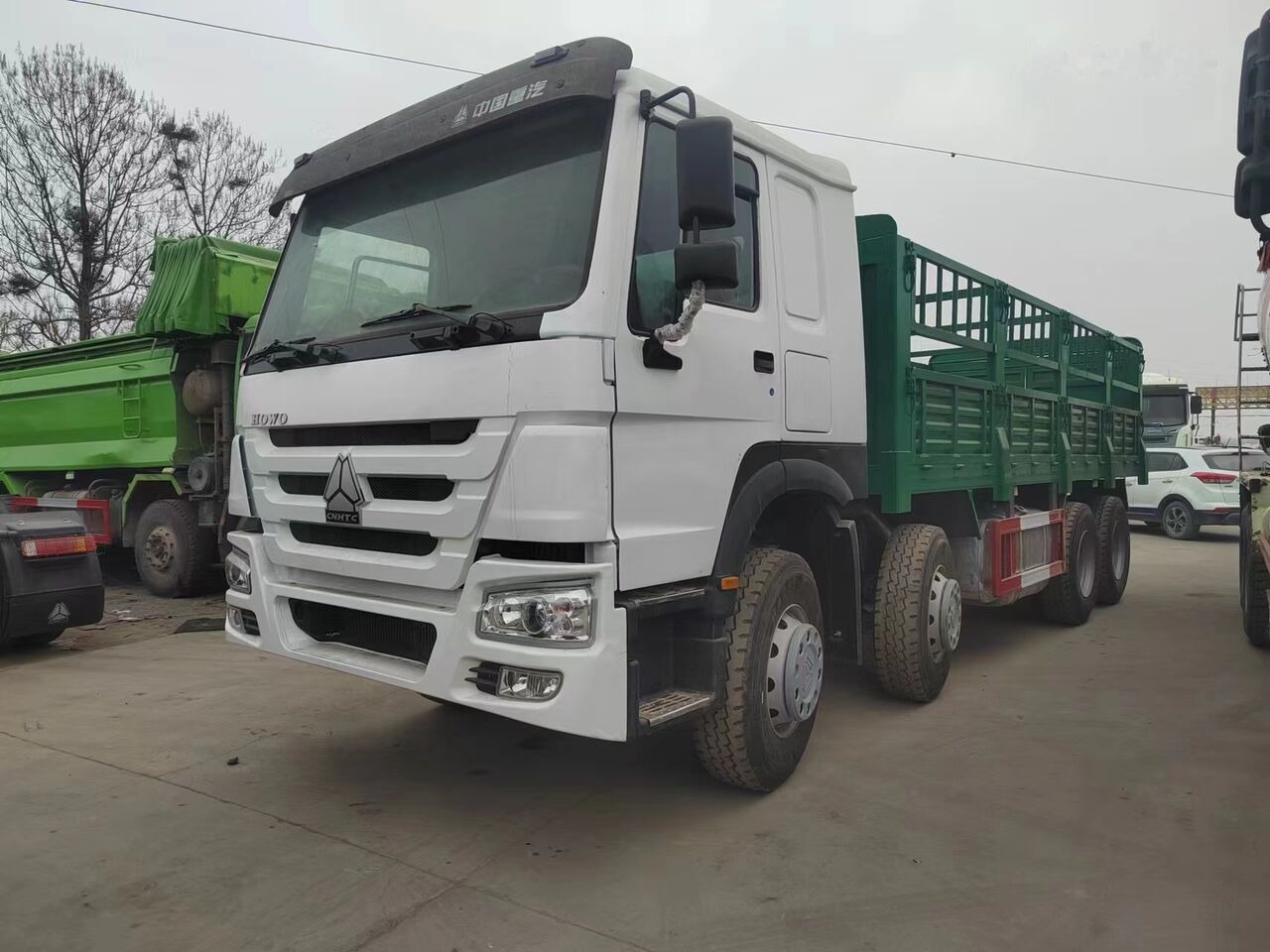 Sinotruk HOWO 8*4 Fence Truck - Valníkový/ Plošinový nákladný automobil: obrázok 1 Sinotruk HOWO 8*4 Fence Truck - Valníkový/ Plošinový nákladný automobil: obrázok 1