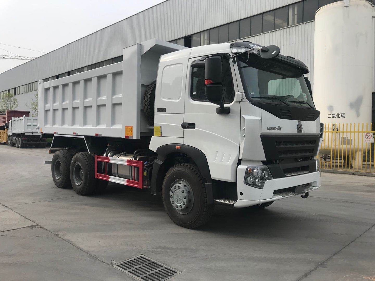 Sinotruk HOWO A7 - Mini damper: obrázok 3 Sinotruk HOWO A7 - Mini damper: obrázok 3